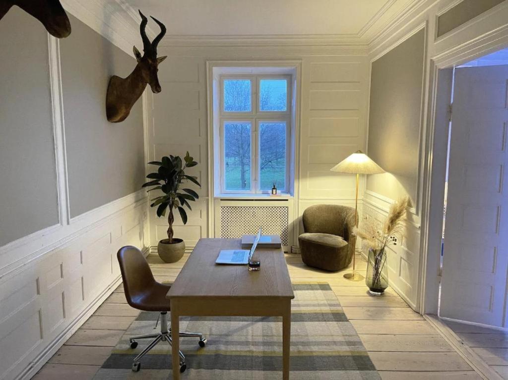 Apartment Luxury 'kings Garden View' 260m2 Prime Located Flat *
