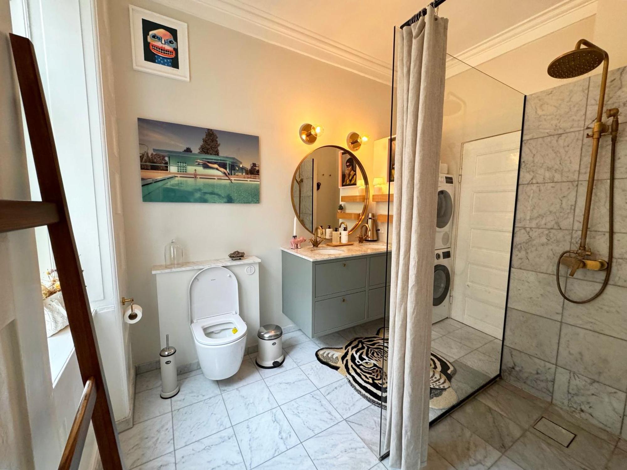 Apartment Luxury 'kings Garden View' 260m2 Prime Located Flat *