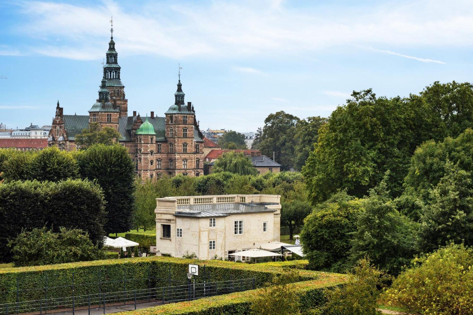 Luxury 'kings Garden View' 260m2 Prime Located Flat Apartment